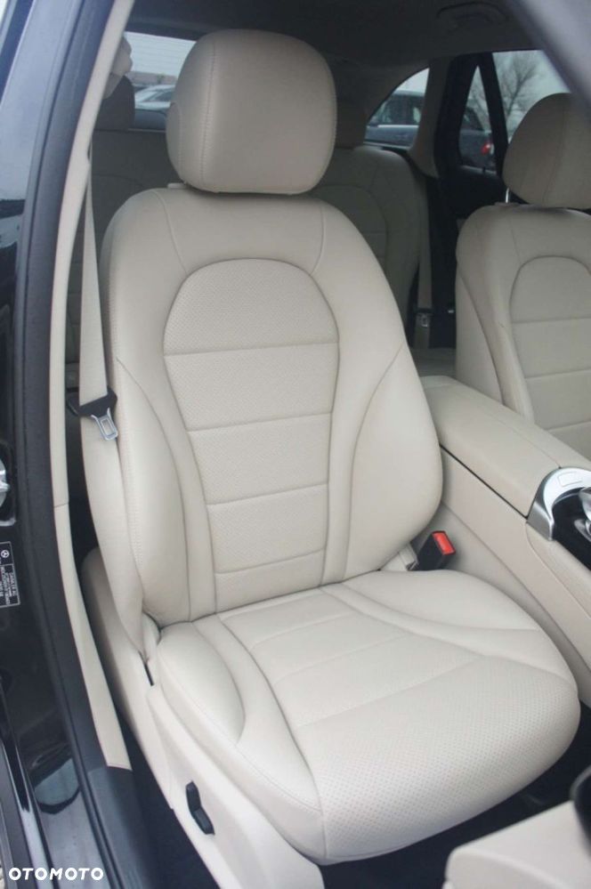 Mercedes-Benz GLC - 15