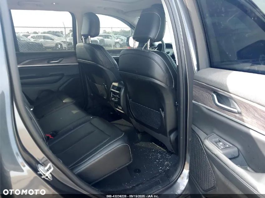 Jeep Grand Cherokee - 11