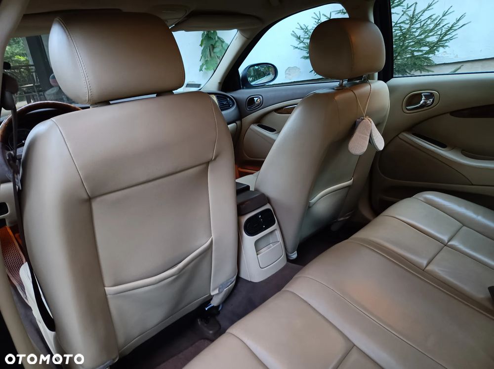 Jaguar S-Type - 8