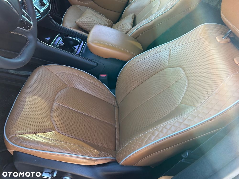 Chrysler Pacifica - 28