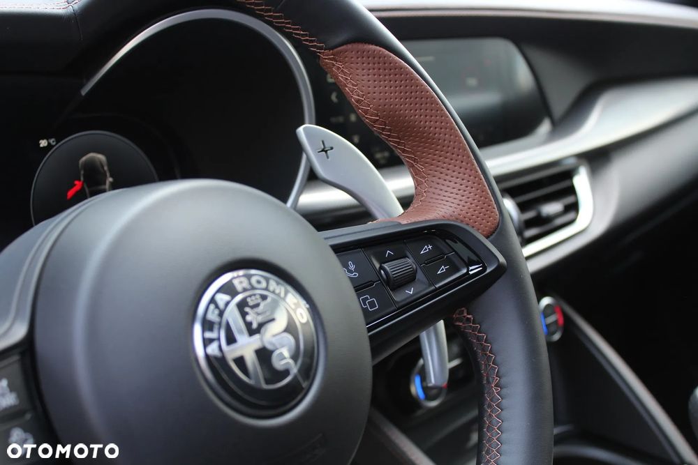 Alfa Romeo Stelvio - 12