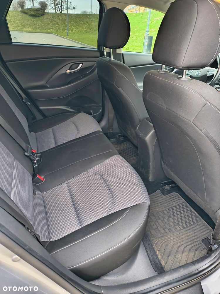 Hyundai i30 1.6 D Classic + - 32