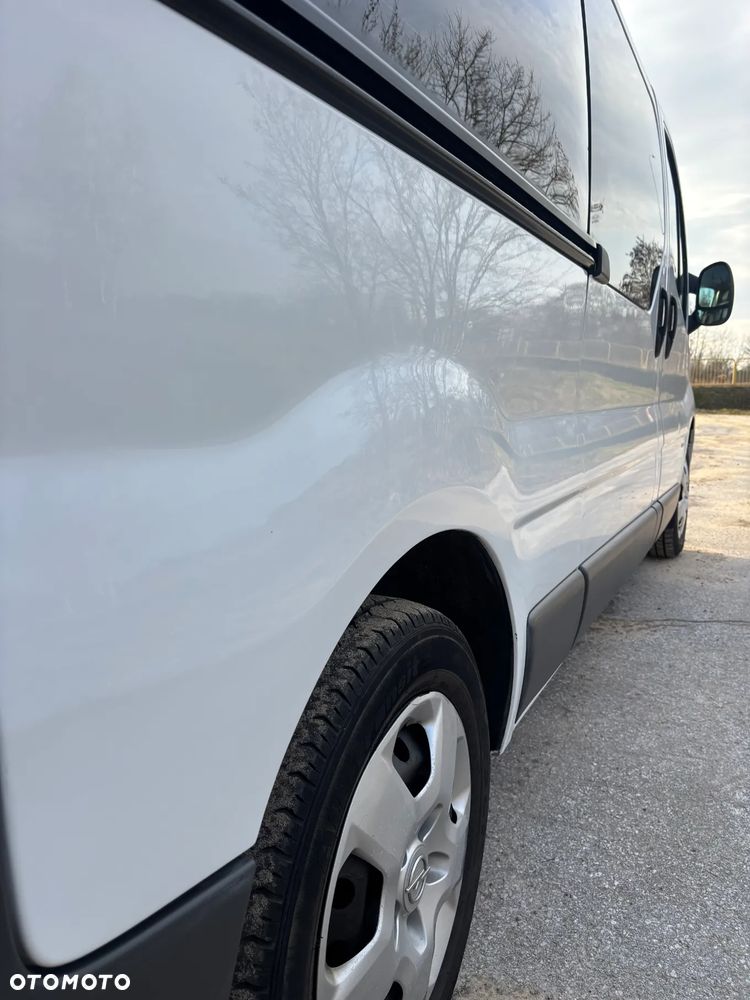 Opel Vivaro L2H1 2.9t Essentia - 10