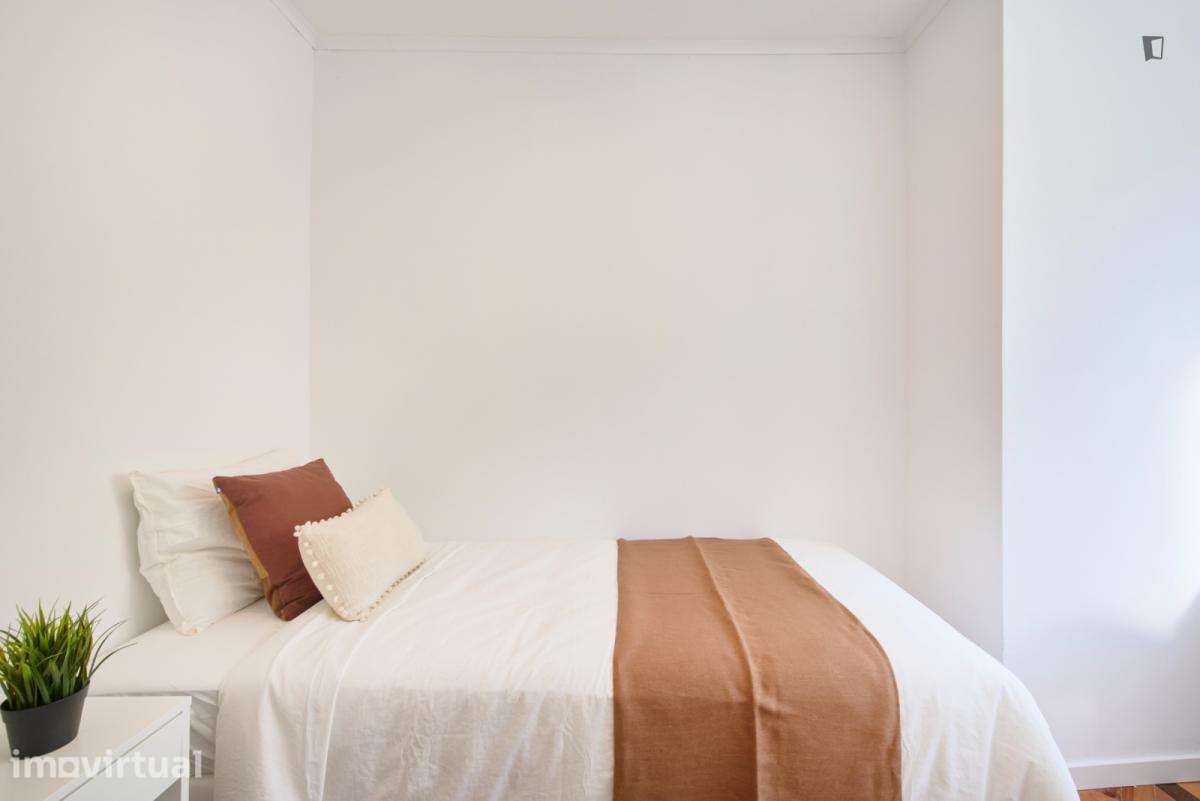Quarto - localizado em São Sebastião Lisbon - Grande imagem: 3/36