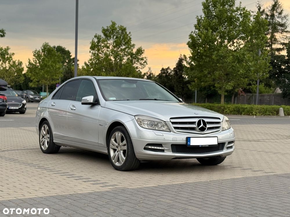 Mercedes-Benz Klasa C 180 CGI Automatik BlueEFFICIENCY Elegance - 9