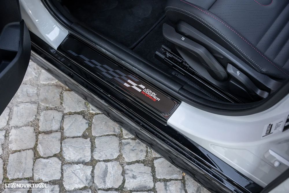 MINI 5 Portas Cooper Premium JCW Auto - 28