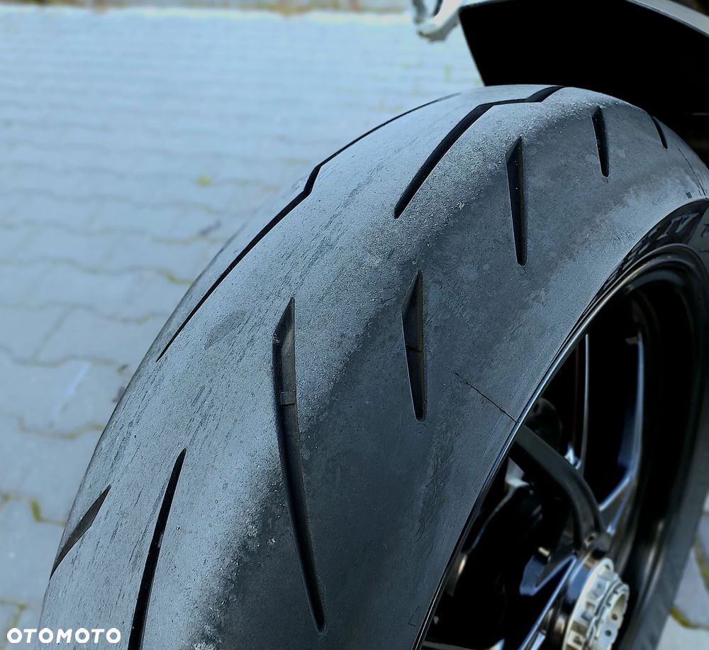 Ducati Streetfighter V2 - 6