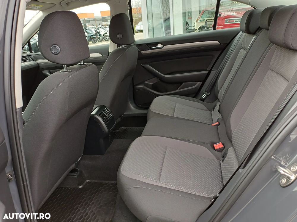 Volkswagen Passat 1.5 TSI ACT DSG Trendline - 12