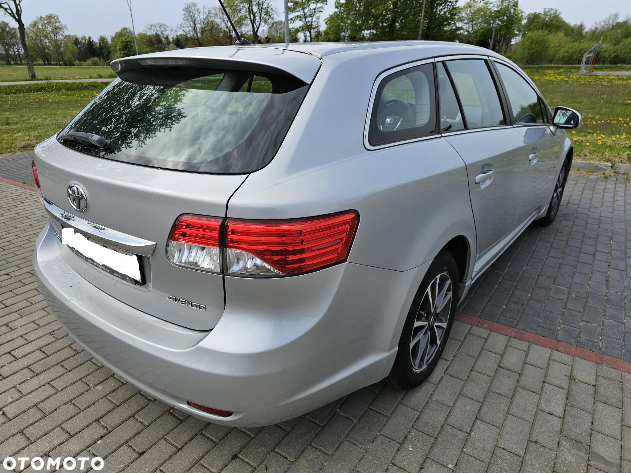 Toyota Avensis Combi 2.0 Executive - 12