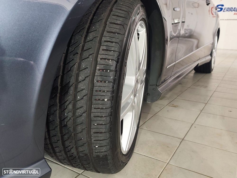 Mercedes-Benz E 250 BlueTEC Avantgarde Auto. - 32