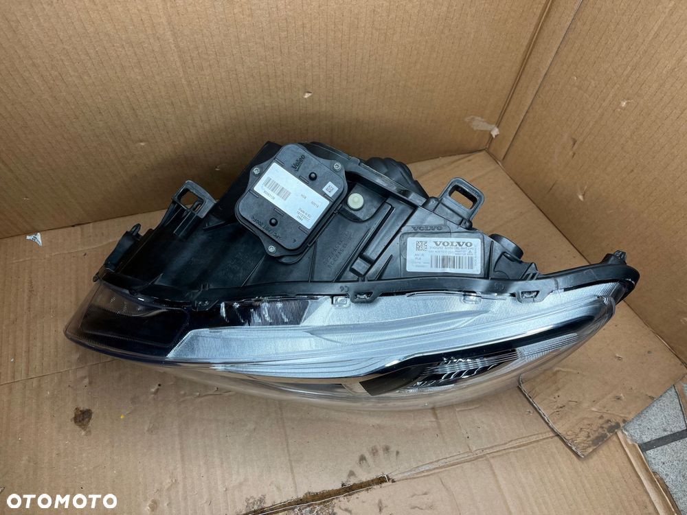 lampa lewa przednia volvo v60 s60 idealna - 4