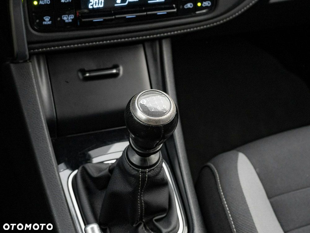 Toyota Auris 1.6 Premium - 19