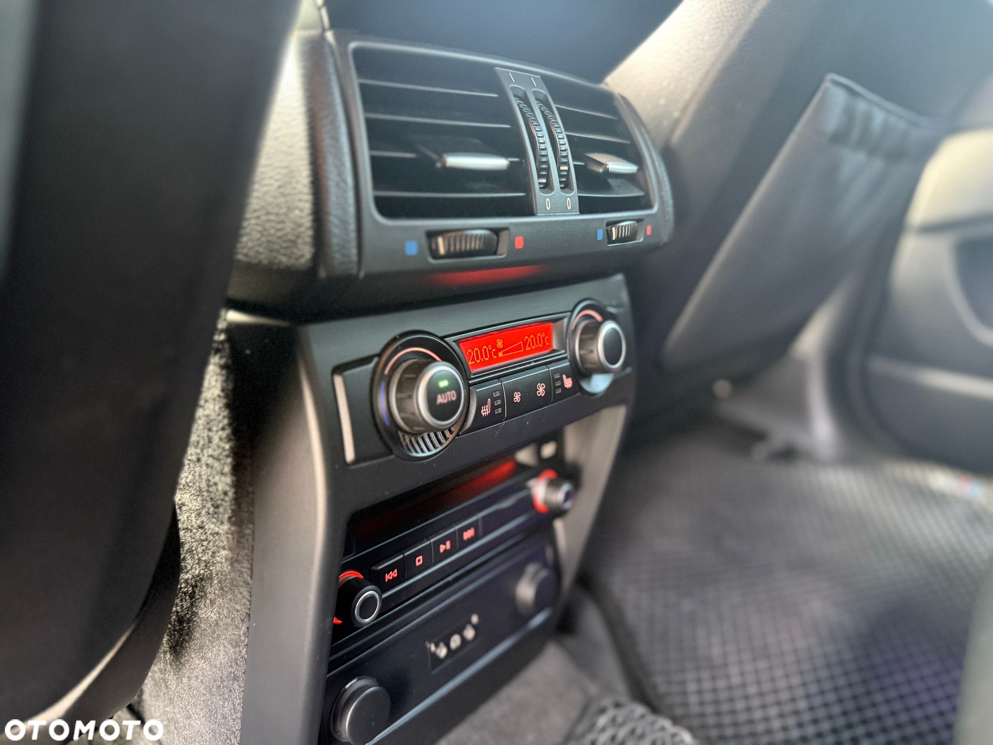 BMW X6 xDrive50i - 11