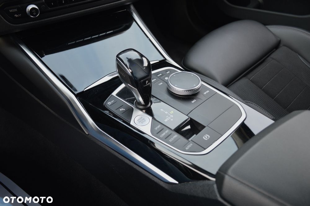 BMW Seria 3 320d Sport Line Shadow - 15