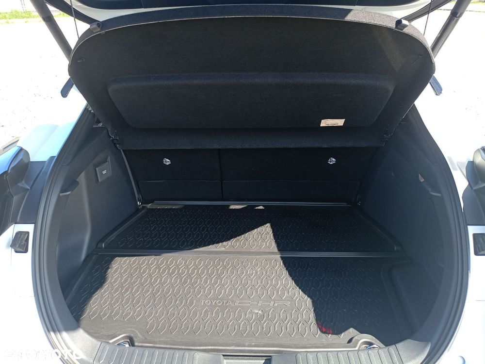 Toyota C-HR - 11