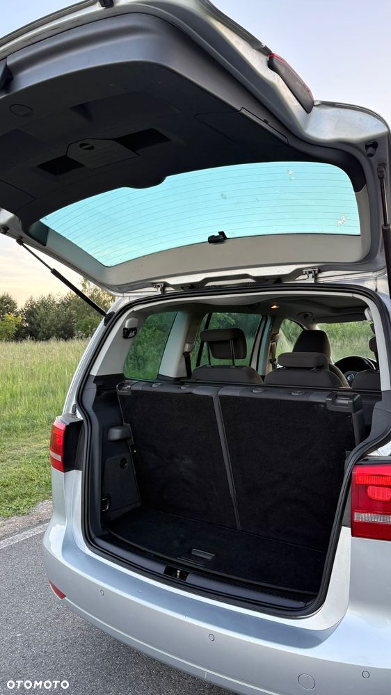 Volkswagen Touran - 14