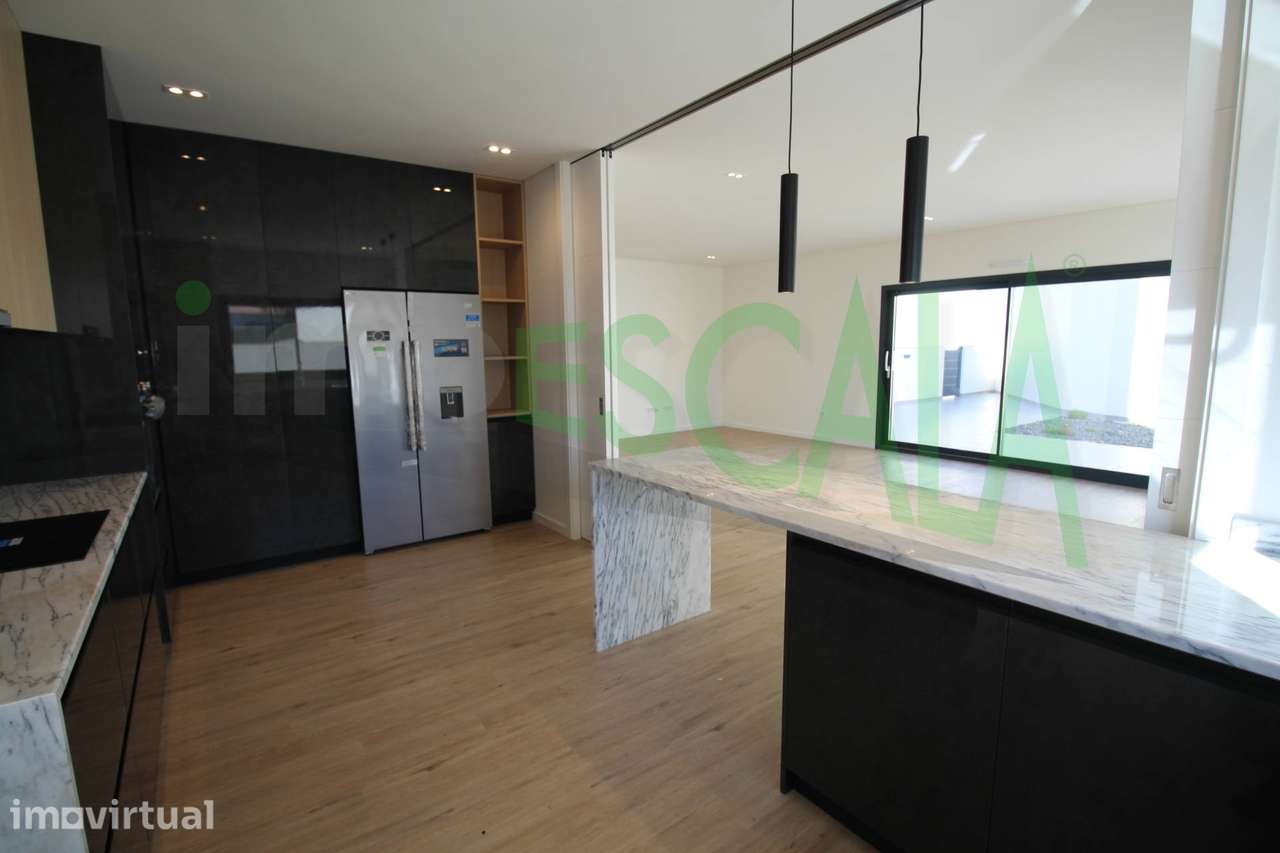 Moradia T4 de Luxo com Piscina - Grande imagem: 5/56
