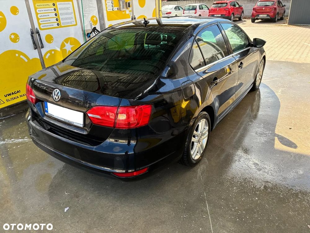 Volkswagen Jetta - 2