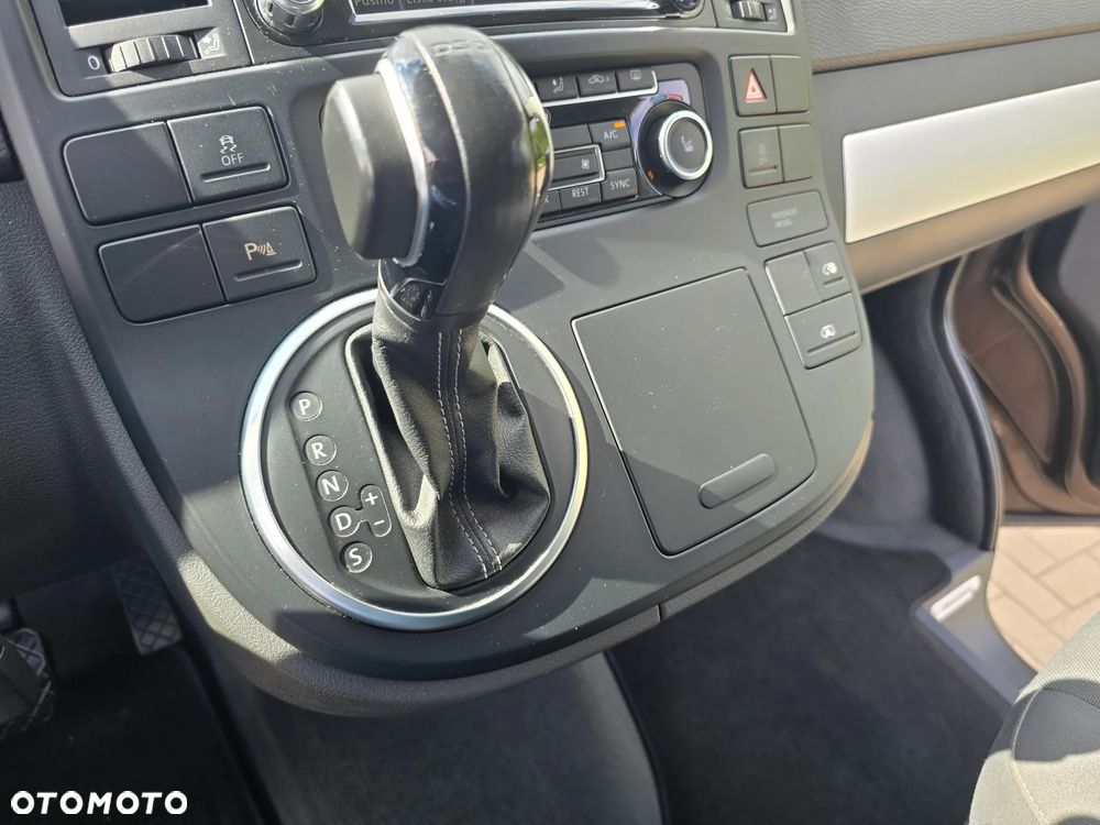 Volkswagen Multivan - 31
