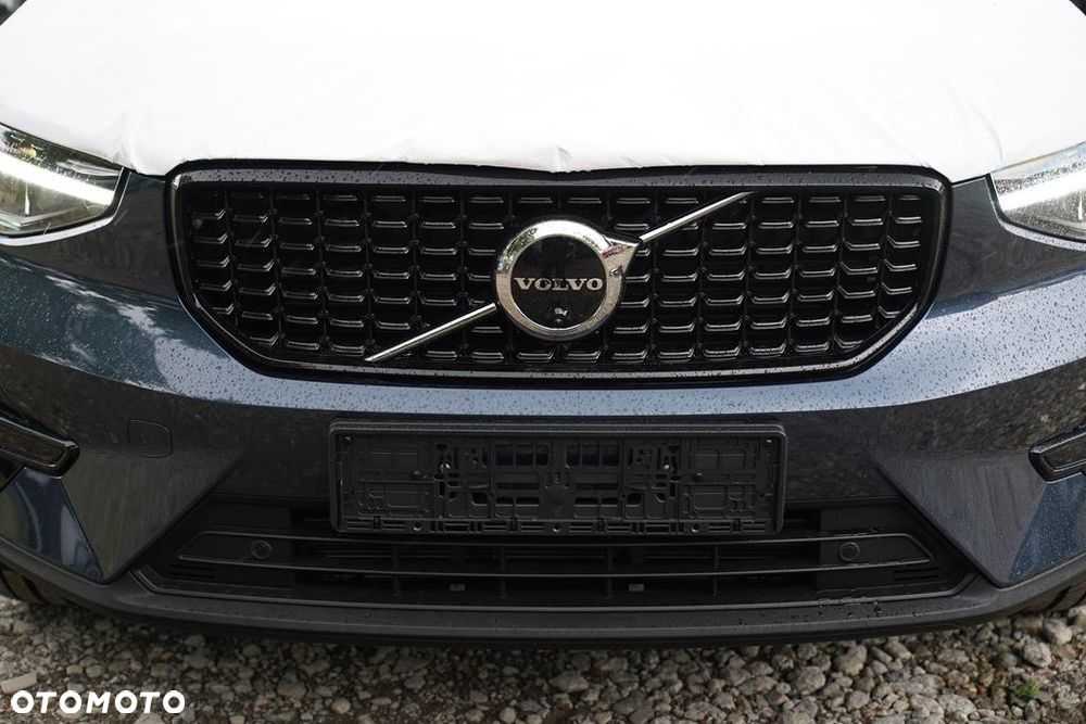 Volvo XC 40 B3 Plus Dark - 25