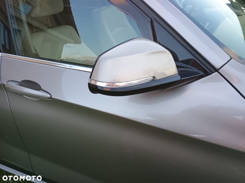 BMW X1 xDrive20i Sport Line - 10