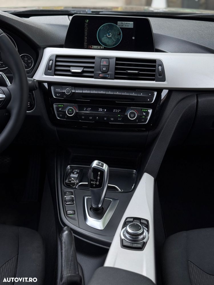 BMW Seria 3 318d Touring Aut. - 30