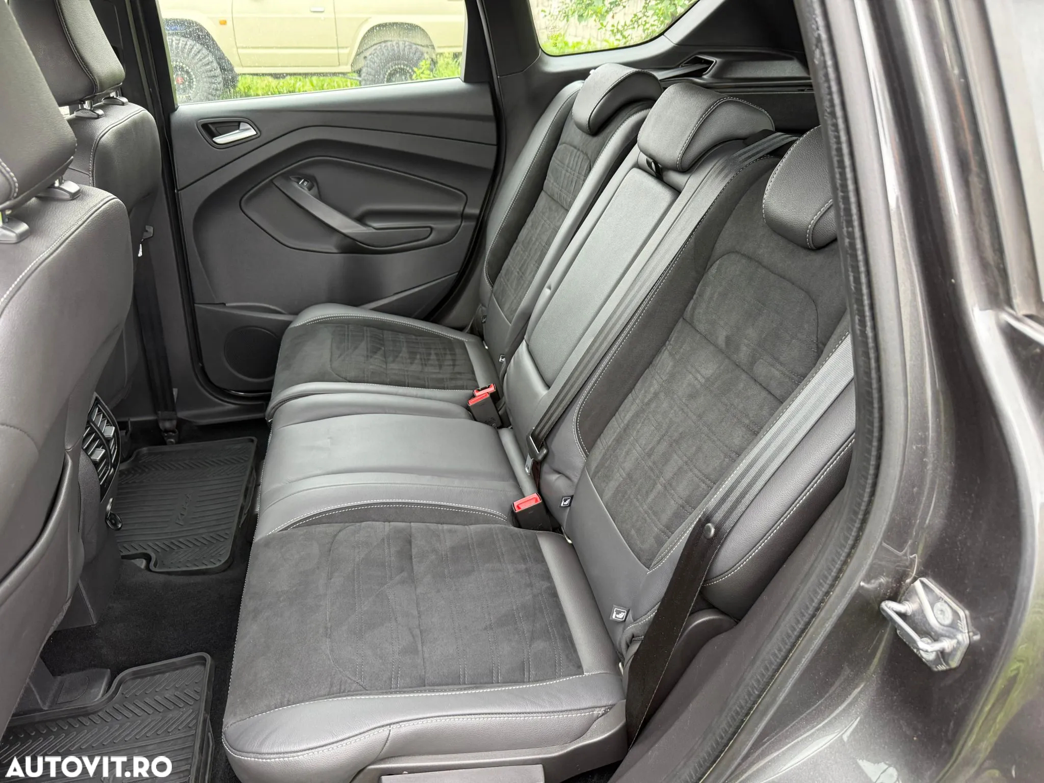 Ford Kuga 2.0 TDCi 4WD Powershift ST-Line - 16