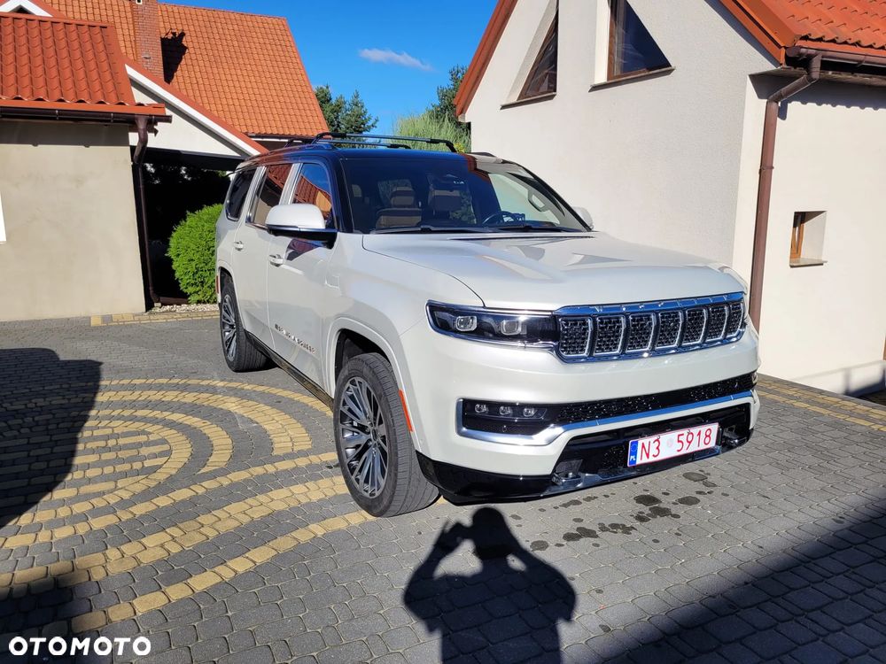Jeep Grand Wagoneer - 6