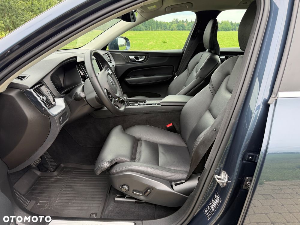 Volvo XC 60 B4 D AWD Momentum Pro - 3