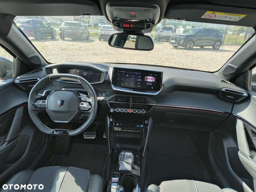 Peugeot 208 - 8