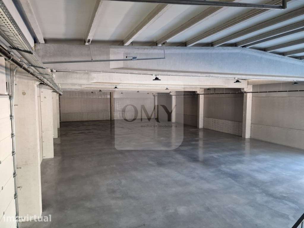 Armazém novo de 930 m2, com cais junto à Zona Industrial de Vila Real - Grande imagem: 5/13