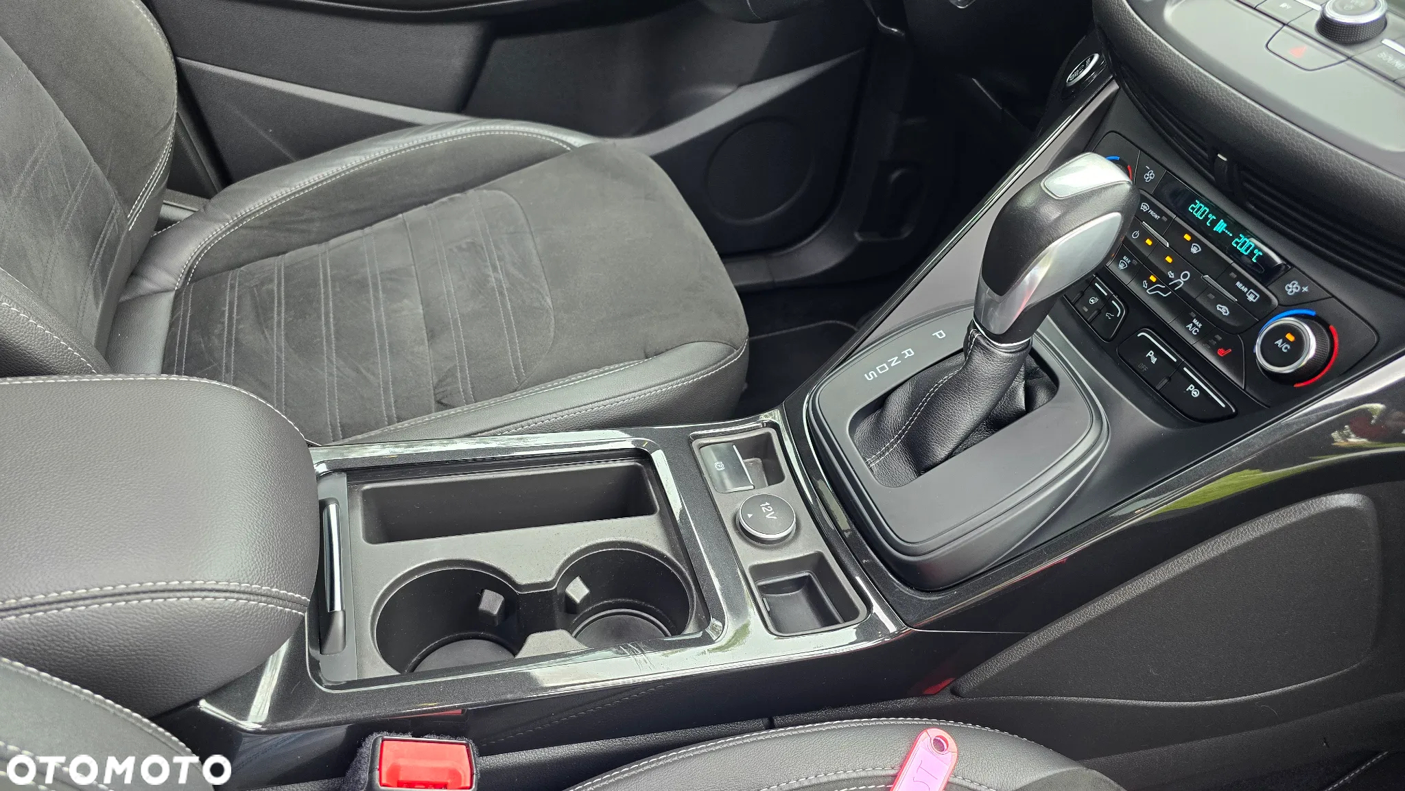 Ford Kuga 2.0 TDCi AWD ST-Line - 33
