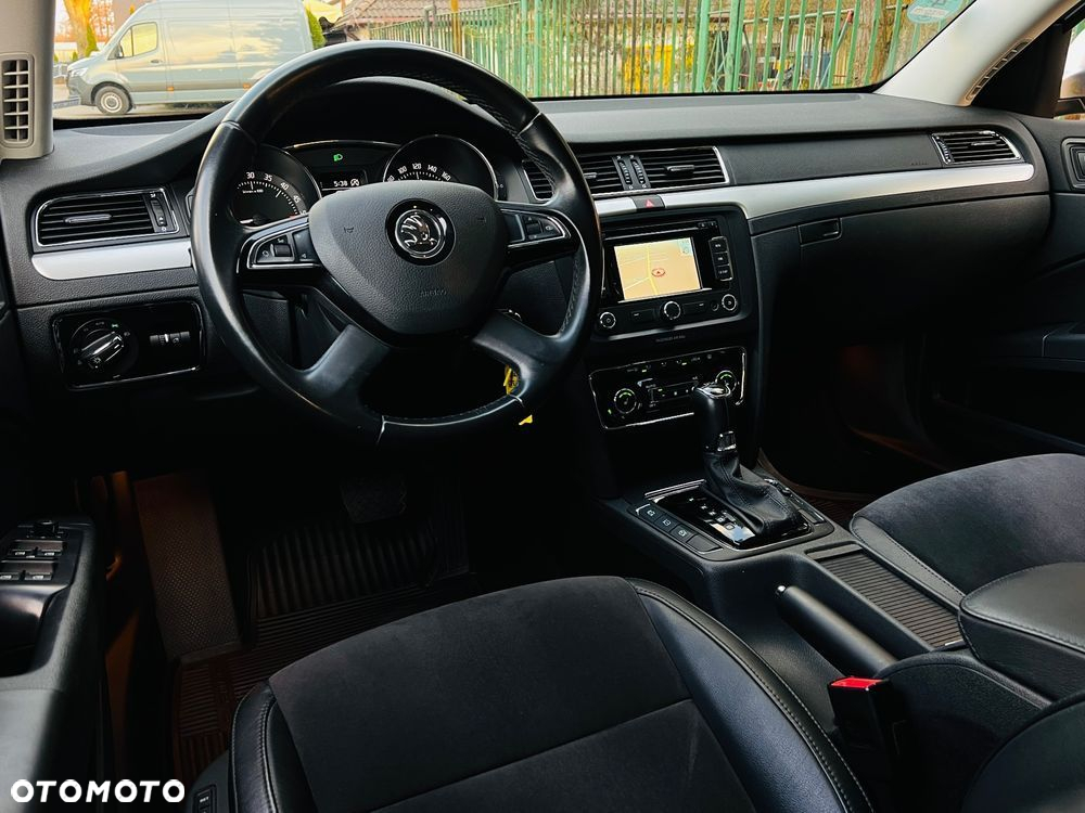 Skoda Superb 2.0 TDI DSG Exclusive - 34