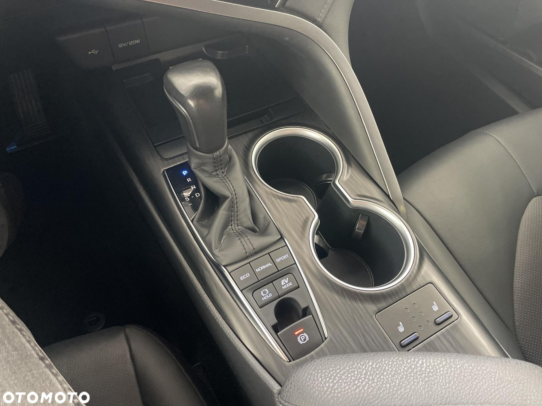 Toyota Camry - 25