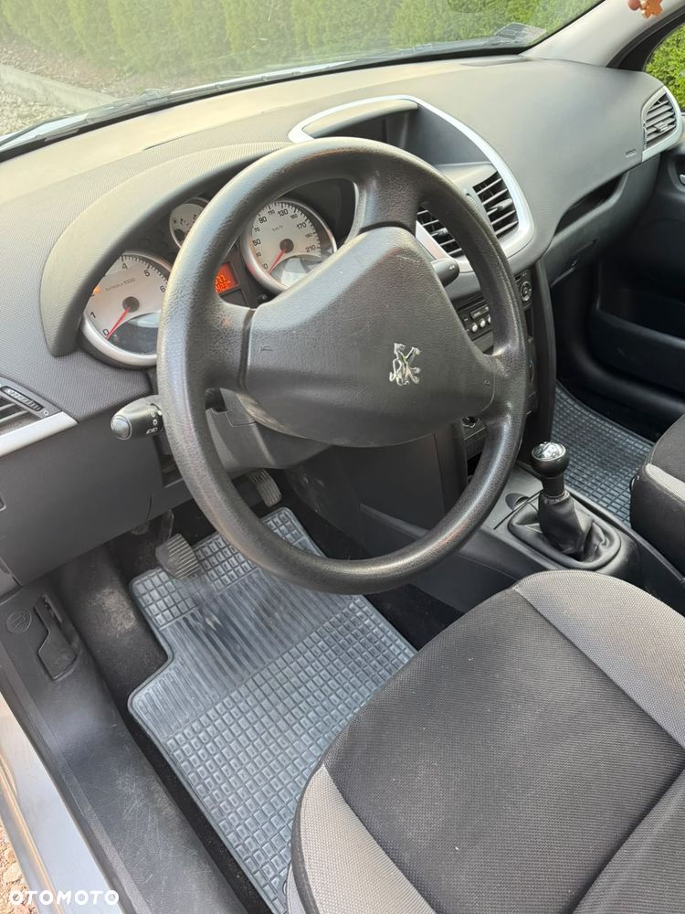 Peugeot 207 - 10