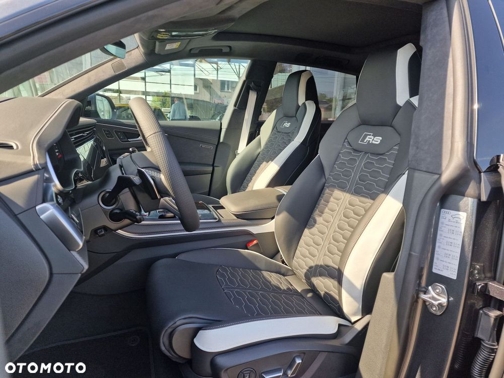 Audi RS Q8 - 26