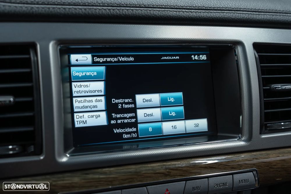 Jaguar XF 2.2 D Premium Luxury - 25