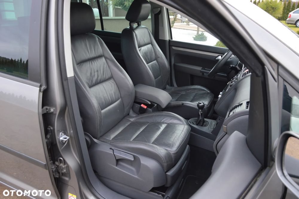 Volkswagen Touran 1.9 TDI Highline - 29