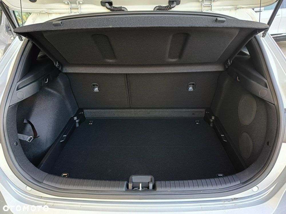 Kia Ceed - 32