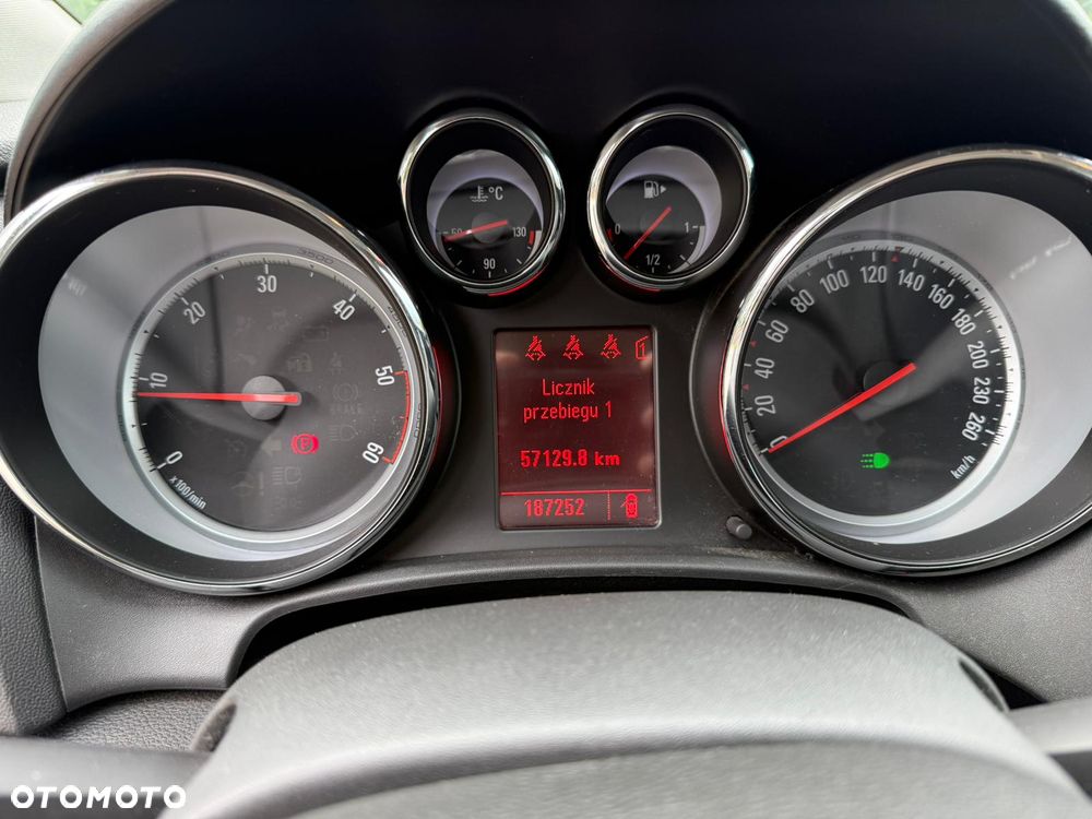 Opel Astra 2.0 CDTI DPF Cosmo - 14
