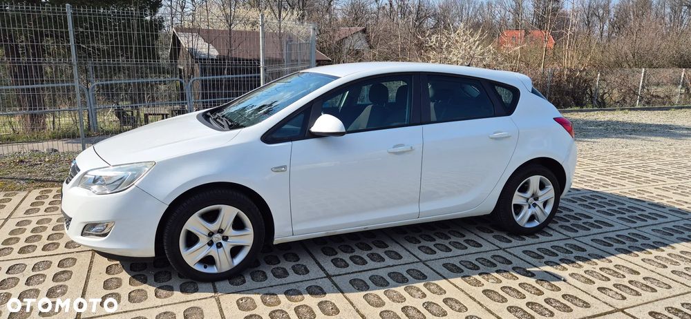 Opel Astra 1.4 ecoFLEX - 11