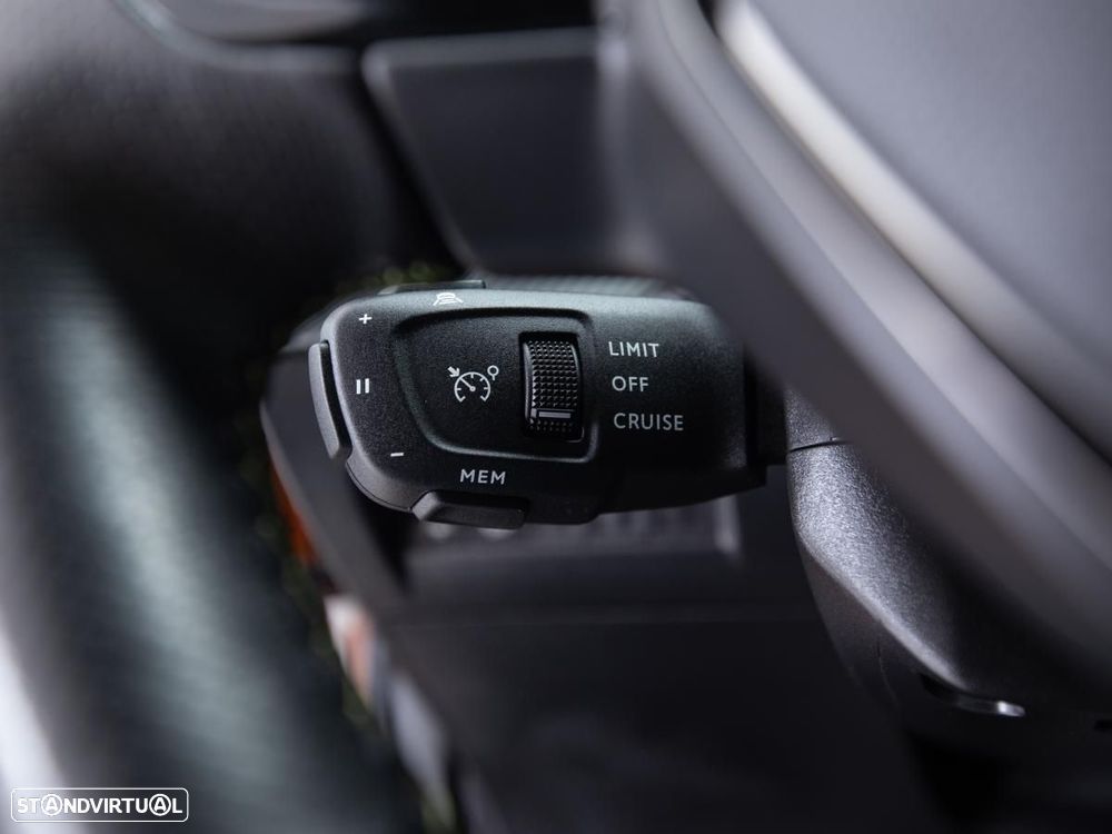 Peugeot e-2008 50 kWh GT - 15