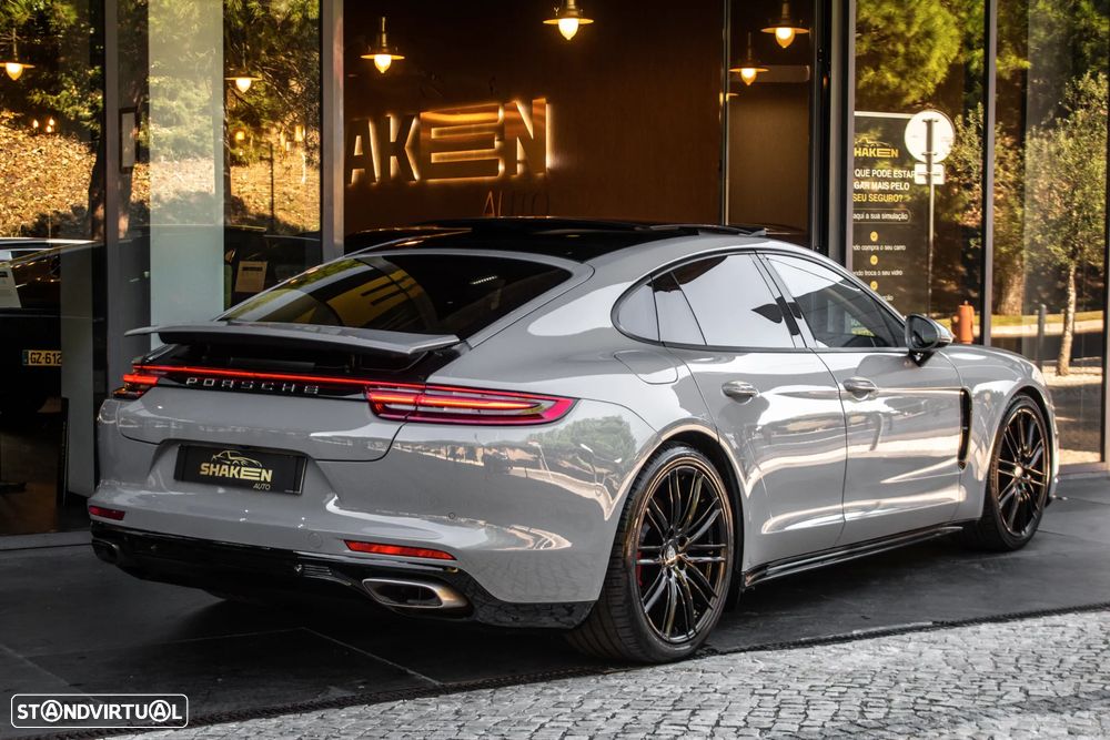 Porsche Panamera 4 E-Hybrid - 4