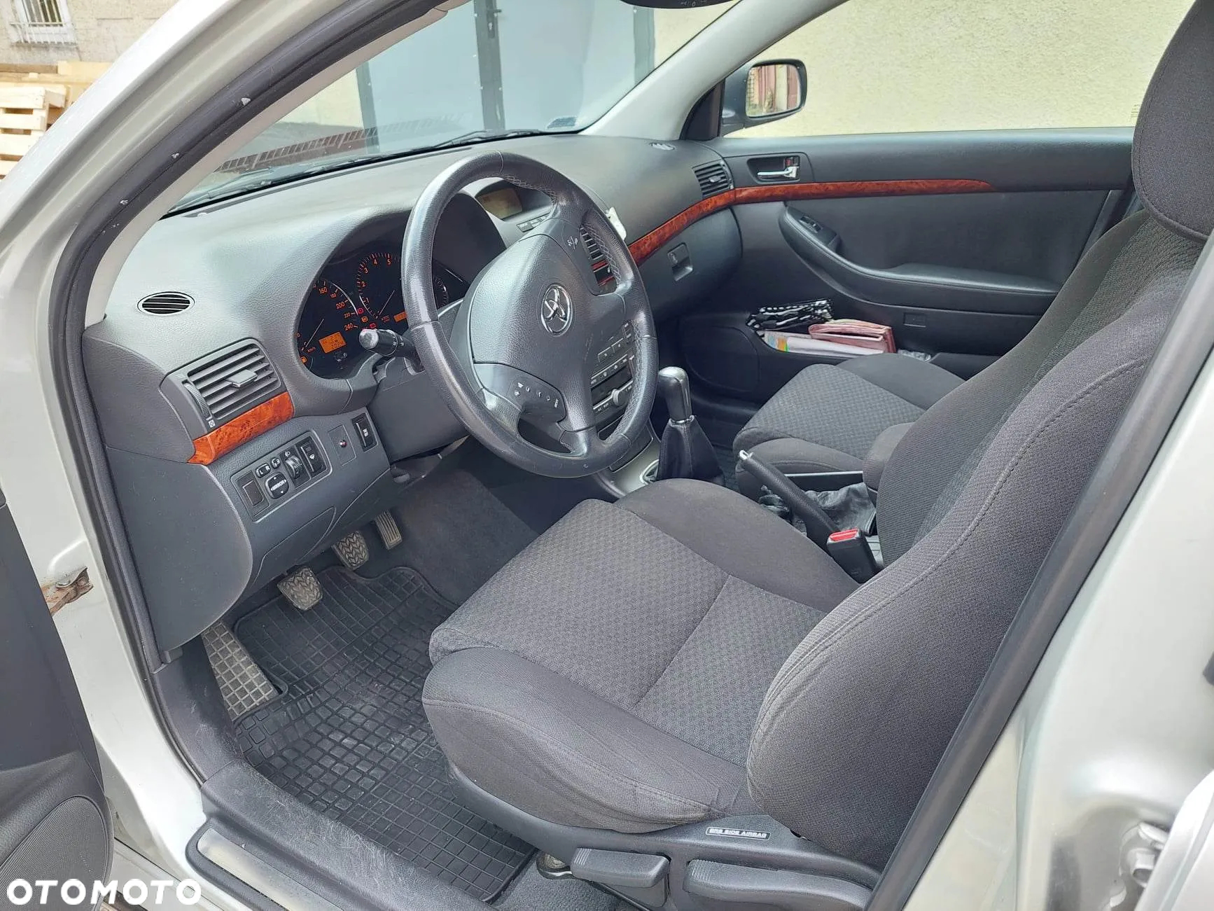 Toyota Avensis - 15