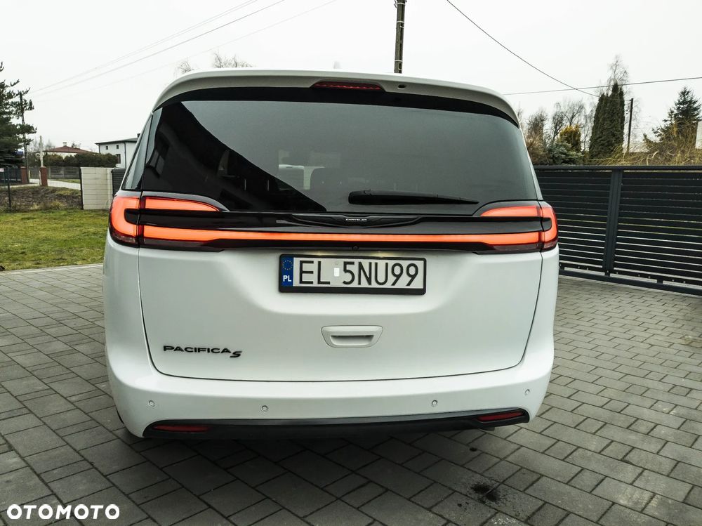 Chrysler Pacifica - 8