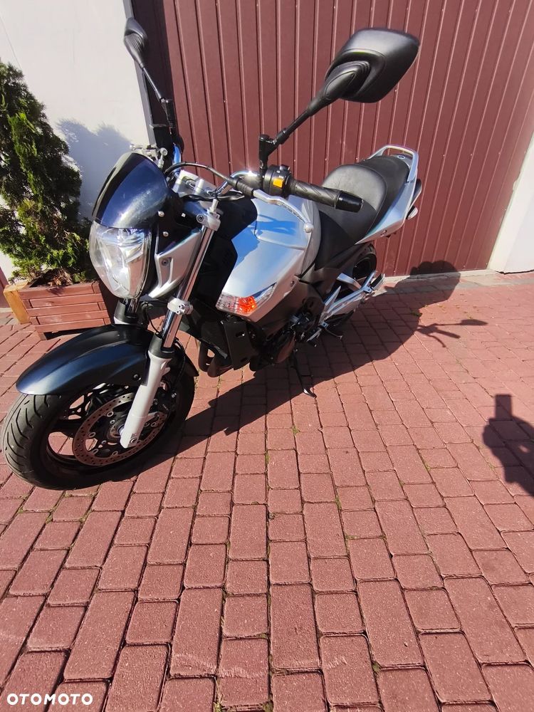 Suzuki GSR - 7