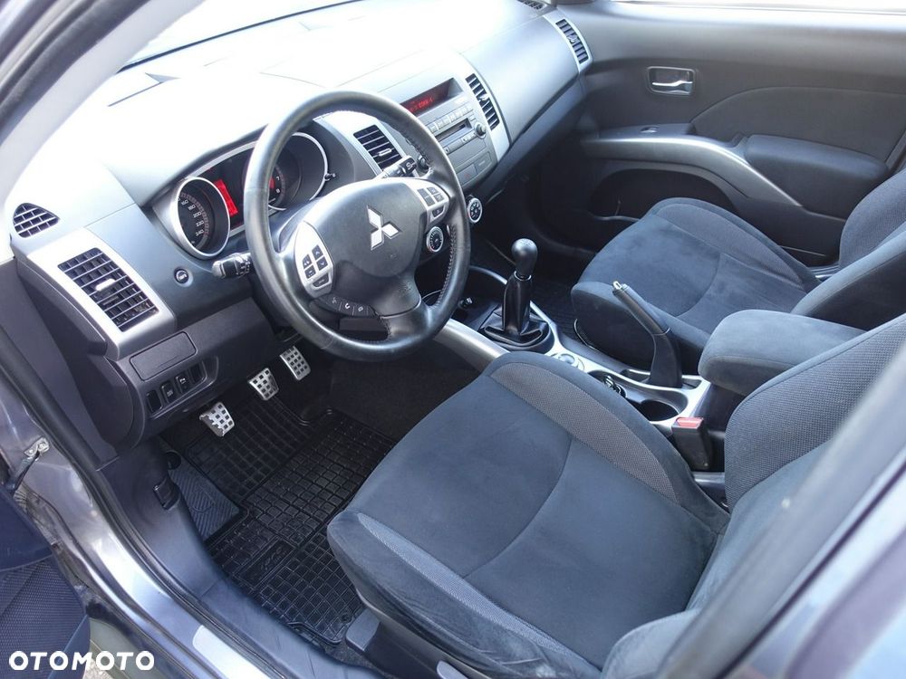 Mitsubishi Outlander 2.4 4WD Intense - 11