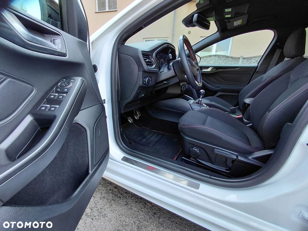 Ford Focus 1.5 EcoBoost ST-Line Business - 20