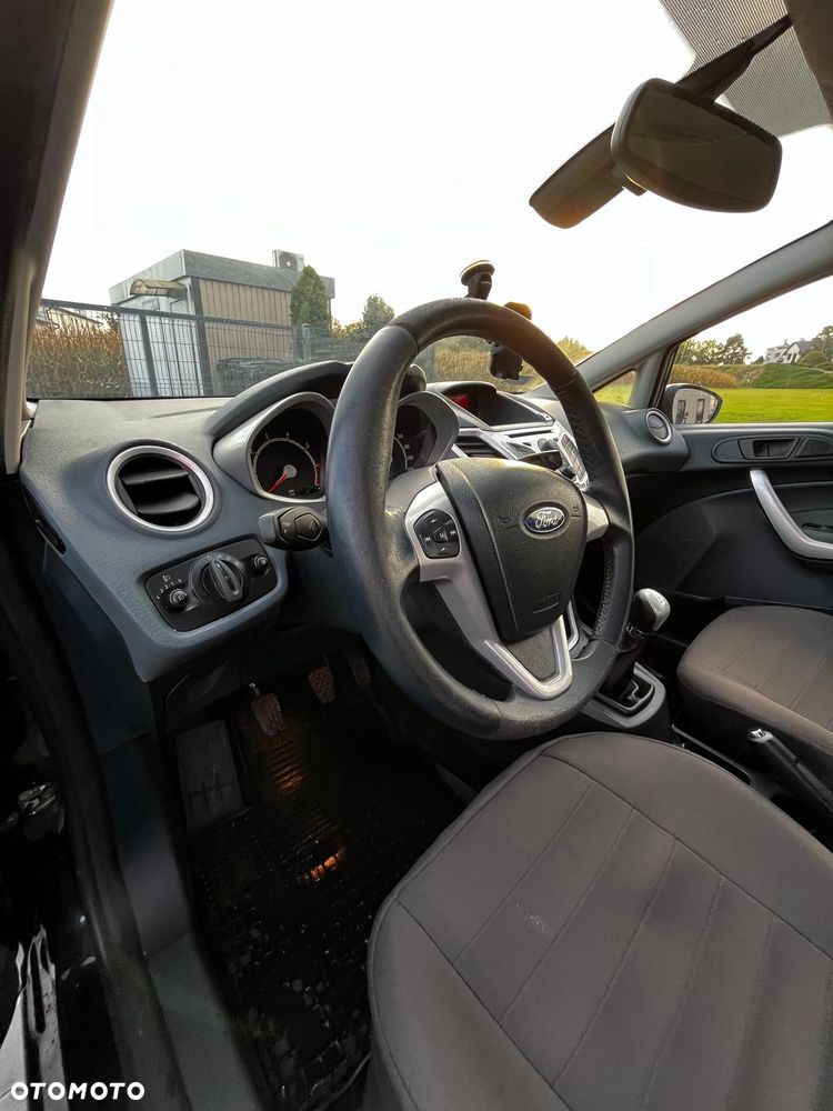 Ford Fiesta 1.4 Ghia - 36