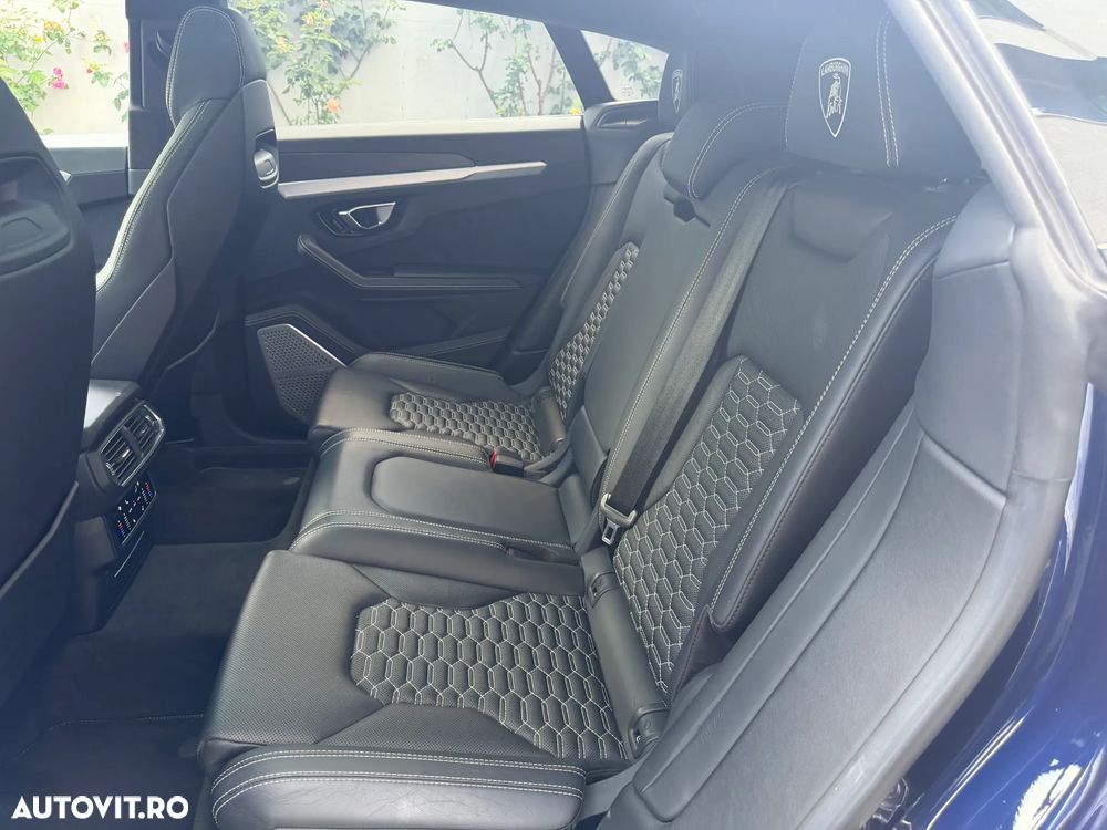Lamborghini URUS - 12